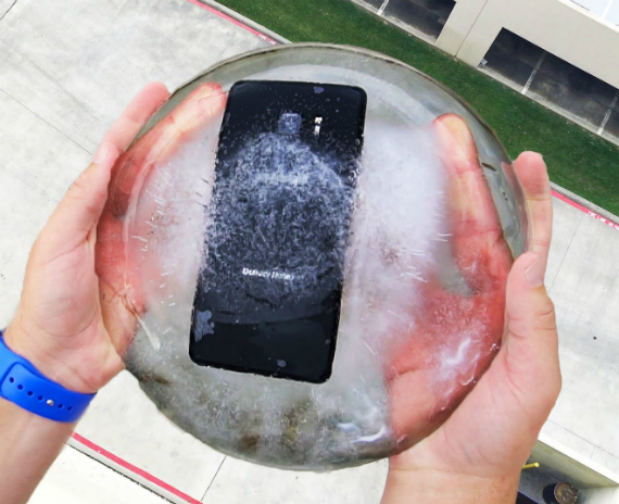 samsung galaxy note 7, Samsung Galaxy Note 7: Παγώνει σε μπολ με νερό και πέφτει από 30 μέτρα