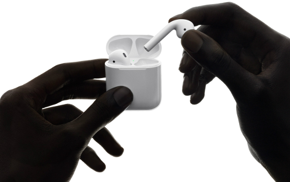 apple airpods, AirPods: Οι χρήστες ενδιαφέρονται περισσότερο από το Apple Watch [έρευνα]