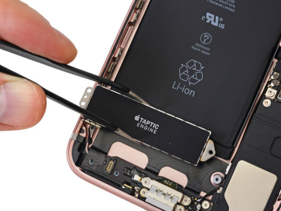 iPhone 7 Plusteardown, iPhone 7 Plus: Το iFixit επιβεβαιώνει 3GB RAM και μπαταρία 2900mAh [teardown]