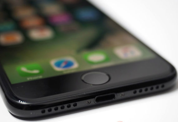 iphone lightning port, Apple: Επόμενο βήμα η αφαίρεση της Lightning Port;