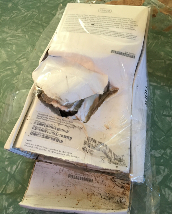 iphone 7 plus explosion, iPhone 7: Εξερράγη μέσα στο κουτί του [εικόνες]