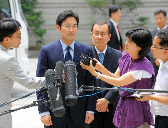 Αποφυλακίστηκε Jay Y. Lee πρώην αντιπρόεδρος Samsung, Αποφυλακίστηκε ο Jay Y. Lee, πρώην αντιπρόεδρος της Samsung