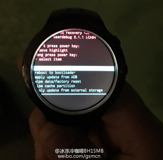 htc halfbreak smartwatch, HTC Halfbeak smartwatch: Ποζάρει σε live φωτογραφίες