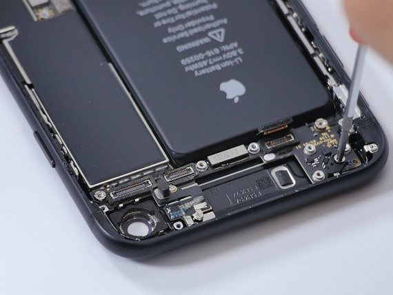 iphone 7 battery, iPhone 7: Πως τα πάει η μπαταρία απέναντι στον ανταγωνισμό;