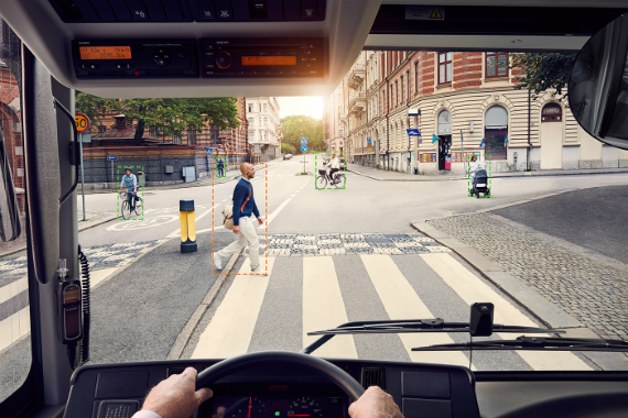 Volvo e-bus honk to pedestrians prevent accident, Volvo e-Bus: Το e-λεωφορείο που κορνάρει σε απρόσεκτους πεζούς