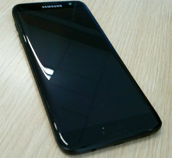 galaxy s7 edge glossy black, Samsung Galaxy S7 edge: Φωτογραφίζεται στο νέο Glossy Black χρώμα