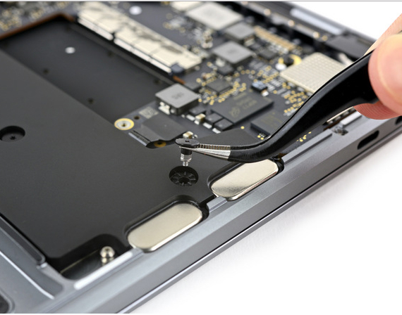 macbook pro teardown, MacBook Pro: Teardown δείχνει ότι είναι εξαιρετικά δύσκολο στην επισκευή