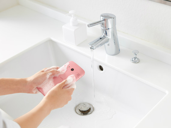 Kyocera rafre washable smartphone, Kyocera rafre: Το smartphone που πλένεται με νερό και σαπούνι