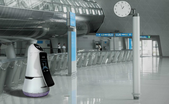 LG Robot communicate mow lawn airport hub robot ces 2017, LG: Παρουσίασε ρομπότ που συνομιλούν, καθαρίζουν και κουρεύουν το γρασίδι [CES 2017]