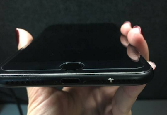 iphone 7 matte black chipping paint, iPhone 7 Matte Black: Χρήστες αναφέρουν ότι ξεφλουδίζει το χρώμα