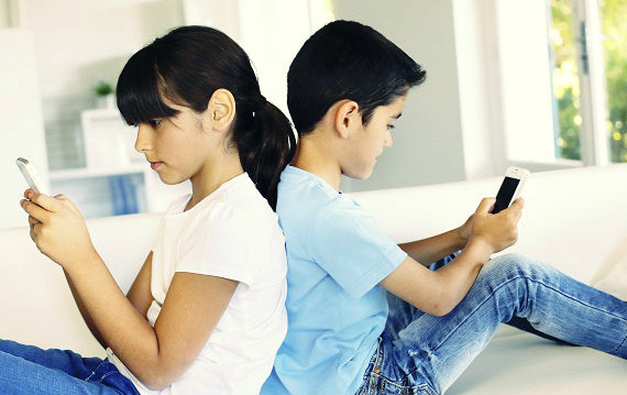 smartphone rehab, Παιδιά από 13 ετών πηγαίνουν σε κέντρα απεξάρτησης από το smartphone