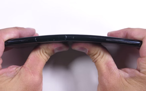 Sony Xperia XZ Premium tortures, Sony Xperia XZ Premium: Δοκιμάζεται σε bend test, γρατζουνιές και φωτιά [video]