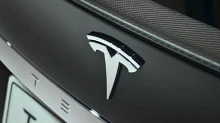 Οι πωλήσεις της Tesla ανεβαίνουν χωρίς να φτάνουν τις προσδοκίες