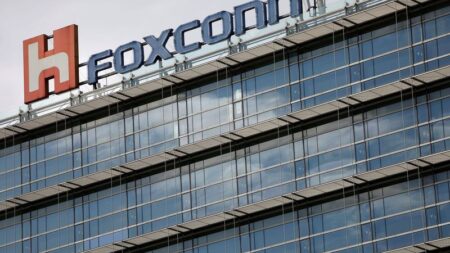 Foxconn: Αρνείται τις κατηγορίες της Microsoft σχετικά με τη μη τήρηση του συμβολαίου για τις πατέντες