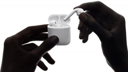 Νέα Apple Airpods με H1 chip, θήκη ασύρματη  φόρτισης και Hey Siri