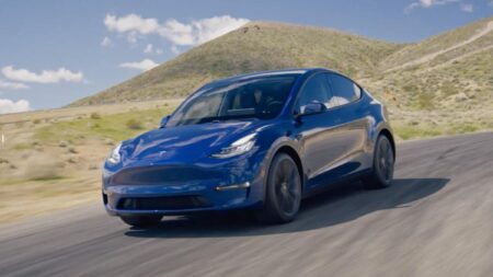 Εκτός ελέγχου οι τιμές των μεταχειρισμένων Tesla