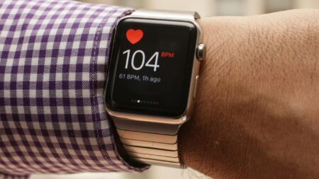 Η Apple κατέθεσε πατέντα για έξυπνα λουράκια τα οποία προβάλουν πληροφορίες