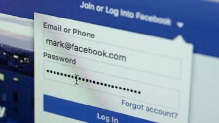 Το Facebook αποθήκευε τους κωδικούς μας σε αρχεία plain text