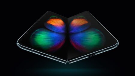 Samsung Galaxy Fold: Έχει όντως έντονη πτυχή στη μέση της οθόνης; [video]