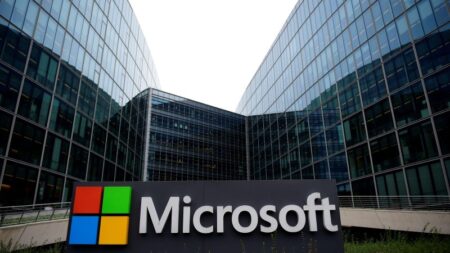 Η Microsoft μηνύει την Foxconn για τις πατέντες της