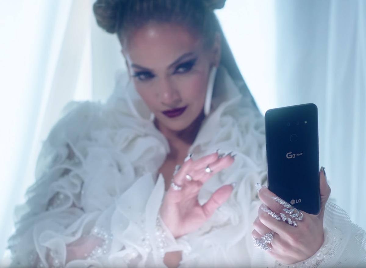 Jennifer Lopez, Η Jennifer Lopez κρατάει το  LG G8 ThinQ στο βίντεοκλιπ του νέου Single &#8220;Medicine&#8221;