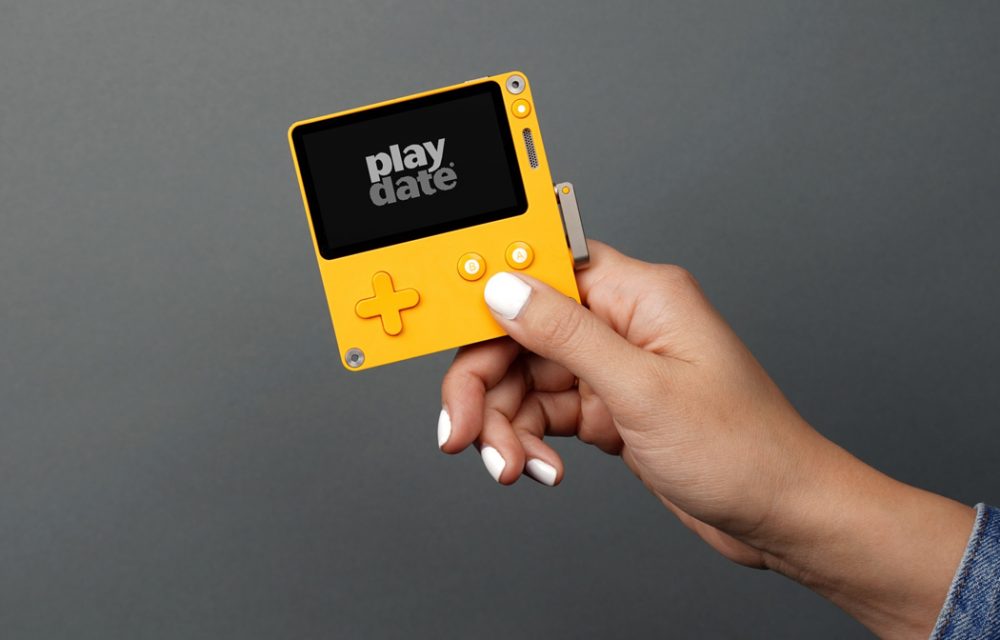 Playdate, Playdate: Μία μικρή portable gaming κονσόλα με ασπρόμαυρη οθόνη, μανιβέλα, και τιμή 149 δολάρια