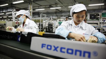 Foxconn: Η παραγωγή iPhone παραμένει σταθερή παρά τους περιορισμούς για τον covid
