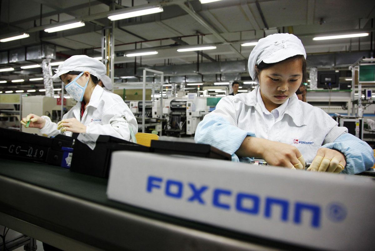 Foxconn, Foxconn: Προσφέρει bonus και δωρεάν φαγητό για να προσελκύσει εργαζόμενους