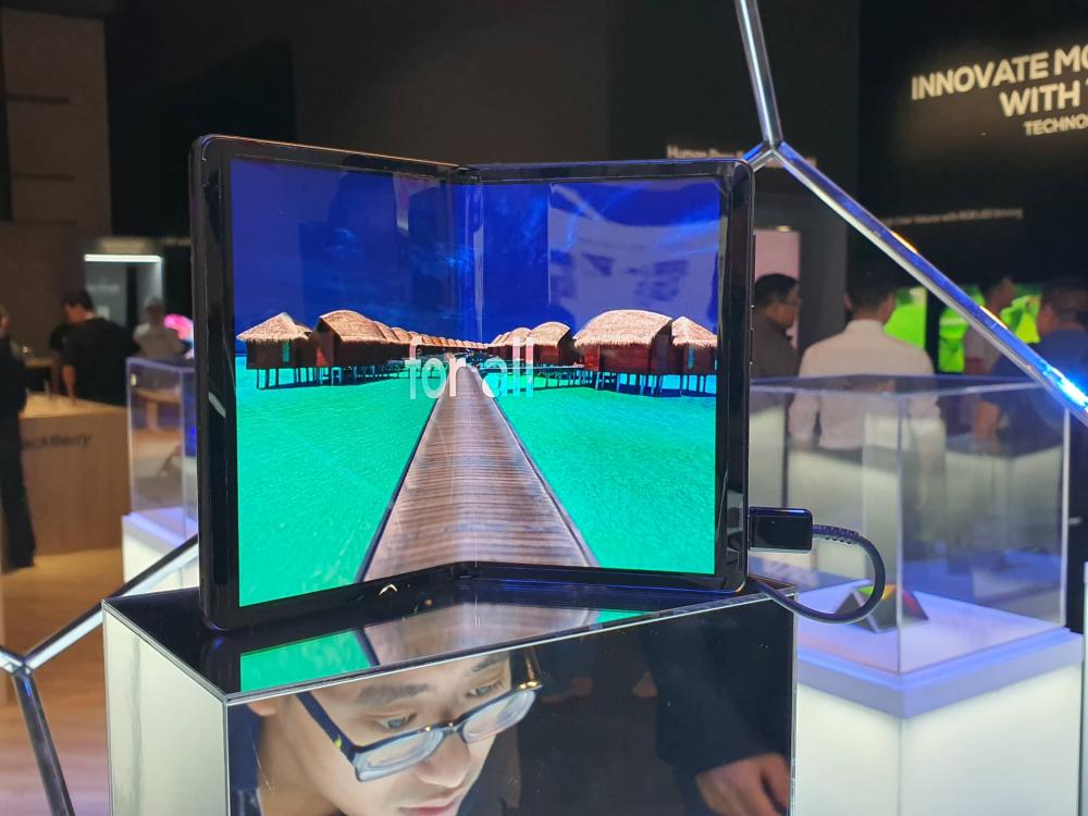 TCL IFA 2019, Το πρώτο foldable prototype της TCL με οθόνη 7.2 ιντσών [IFA 2019 hands-on video]