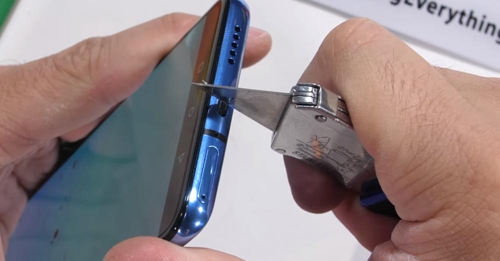 OnePlus 7T, OnePlus 7T: Το frosted glass έσπασε αμέσως στο τεστ κάμψης