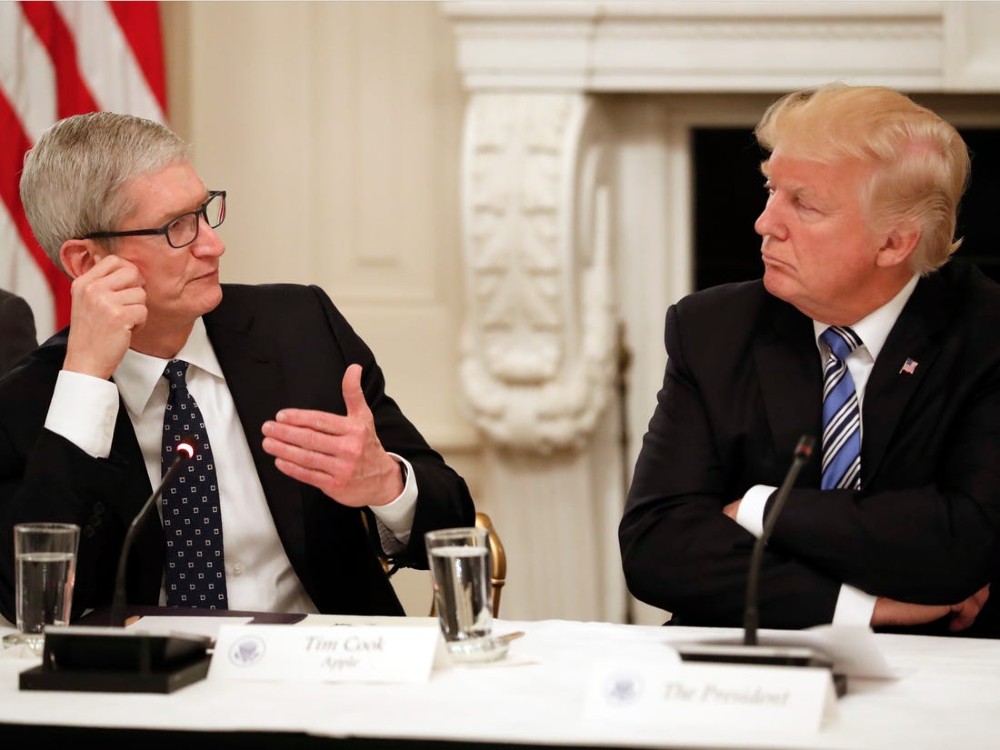 , Ο Τραμπ σκέφτεται αν η Apple θα εξαιρεθεί από τους φόρους της Κίνας