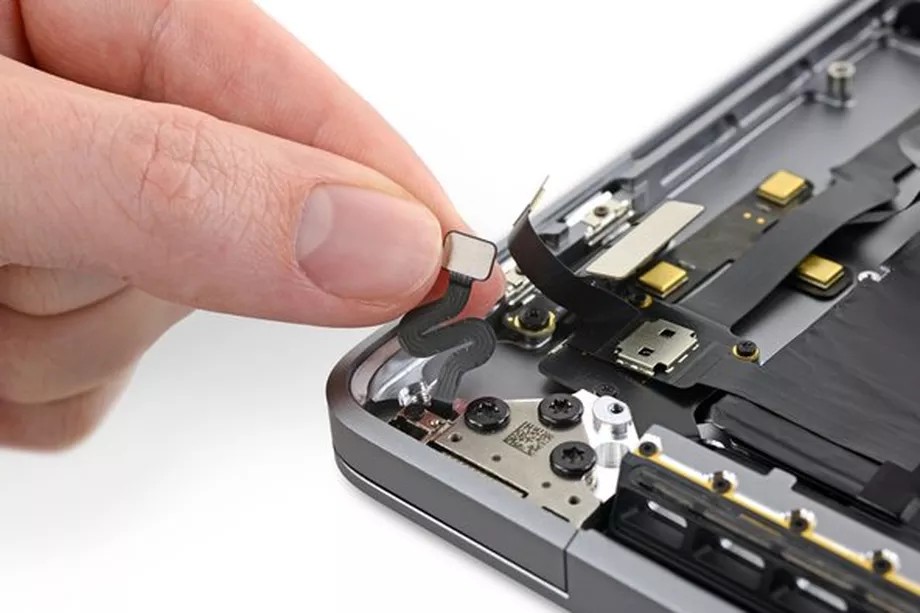 , MacBook Pro 16&#8243;: Έχει ένα αισθητήρα ο οποίος δεν γνωρίζουμε τι κάνει