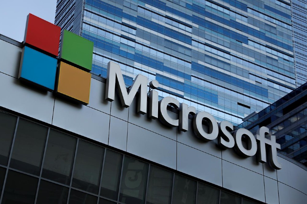 , Microsoft: Πήρε άδεια για να συνεργαστεί με την Huawei