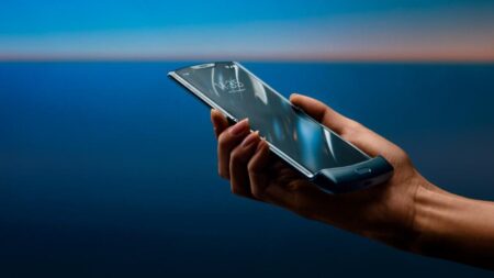 Motorola RAZR 2019: Επίσημο με Flex View οθόνη, SD 710 και τιμή $1.500