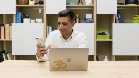 Κάνω tutorial στη μαμά Techblog σε Skype call: Essential Kit Ασφάλειας smartwatt της WATT + VOLT