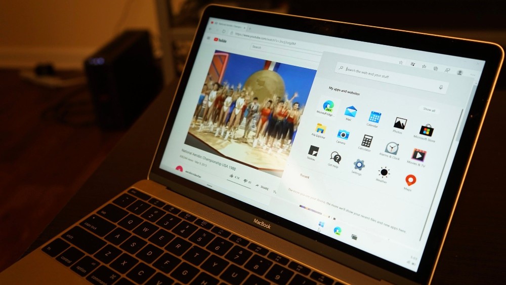 , Developer εγκατέστηκε το νέο dual-screen Windows 10X σε MacBook