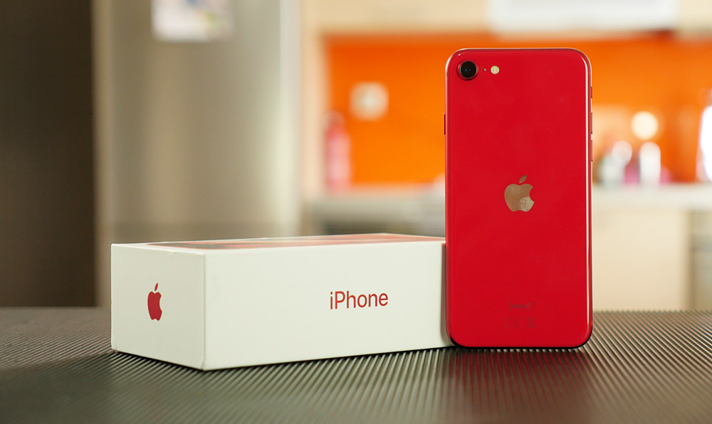 , iPhone SE (2020) review: Δοκιμάζουμε το πιο οικονομικό iPhone σε product RED