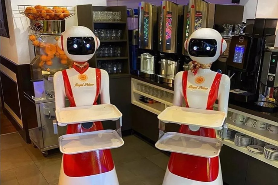 , Εστιατόριο στην Ολλανδία χρησιμοποιεί ρομπότ σερβιτόρους