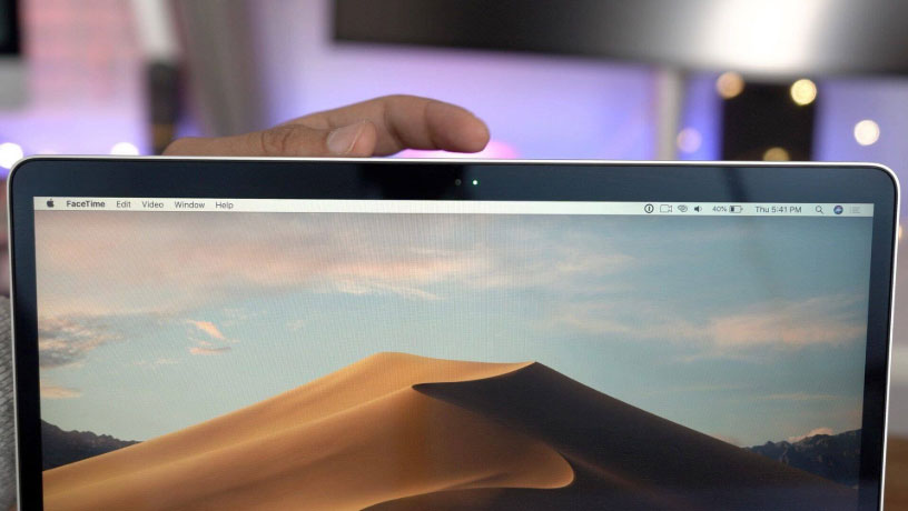 , Apple: Συμβουλεύει να μην κλείνουμε τα MacBook με τη χρήση καλύμματος κάμερας