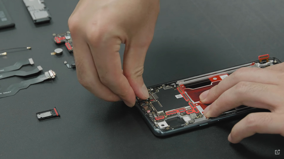 , OnePlus Nord: Ο Carl Pei συναρμολογεί τη συσκευή κομμάτι κομμάτι