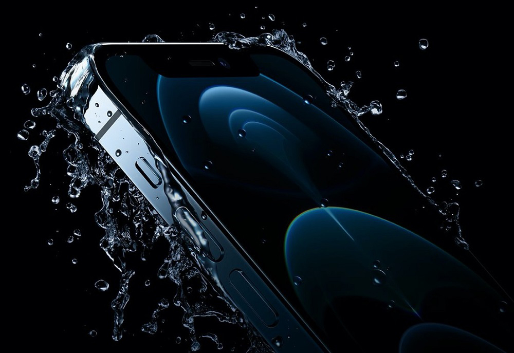 iPhone 12, Phone 12: Βίντεο δείχνει αν αντέχει στο νερό
