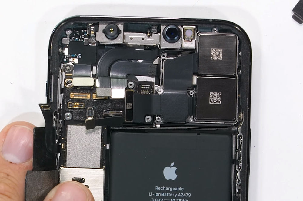 iPhone 12, iPhone 12 Pro: Teardown αποκαλύπτει ενδιαφέρουσες λεπτομέρειες [Βίντεο]