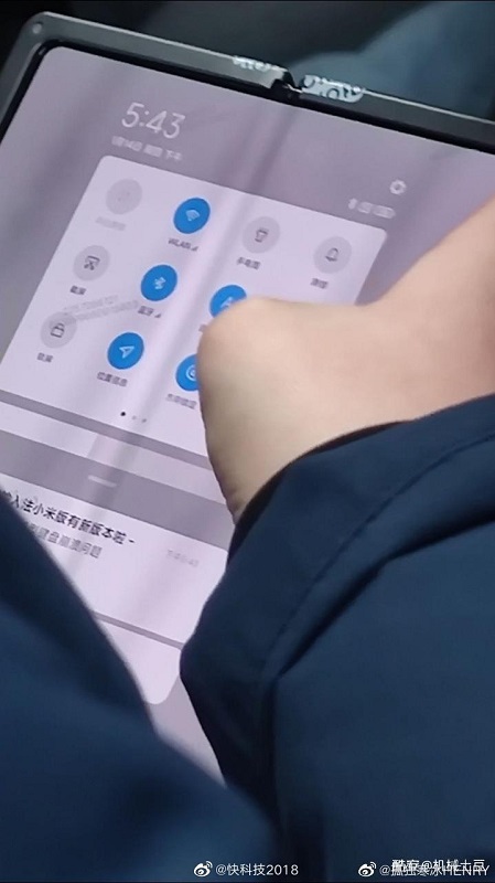 Xiaomi, Xiaomi foldable: Ποζάρει σε πραγματικές φωτογραφίες, είναι smartphone ή tablet;