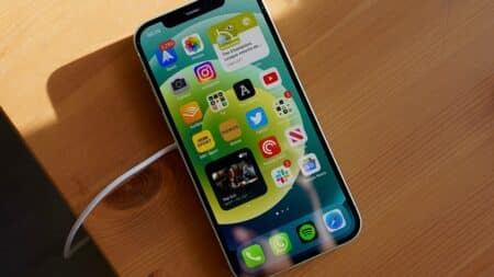 iPhone 12: Αποκτά υποστήριξη ασύρματης φόρτισης Qi2 15 W με το iOS 17.4