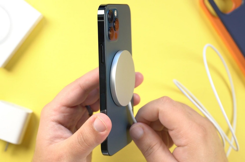 MagSafe battery pack, Η Apple ετοιμάζει MagSafe battery pack για τα iPhone 12 με αντίστροφη φόρτιση