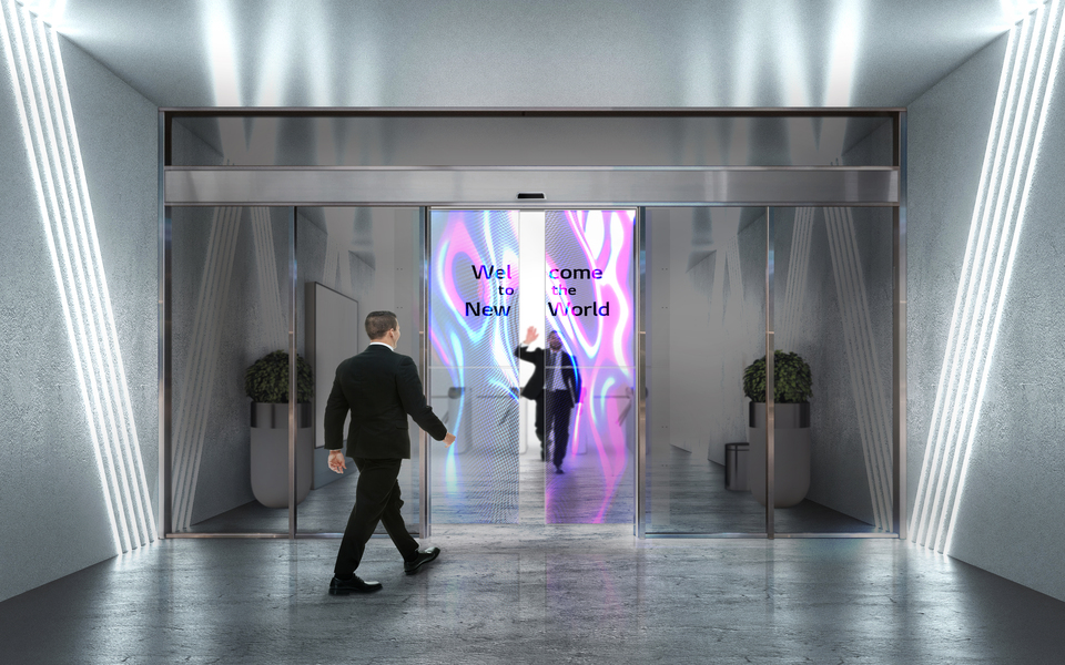 , Η πρώτη Transparent OLED Automatic Door για επαγγελματικούς χώρους