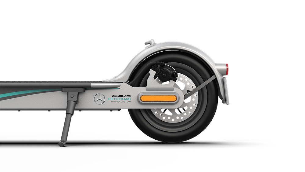, Τρελό scooter Xiaomi Mi Electric Scooter Pro 2 Mercedes-AMG Petronas F1 Team Edition με τιμή 799 ευρώ