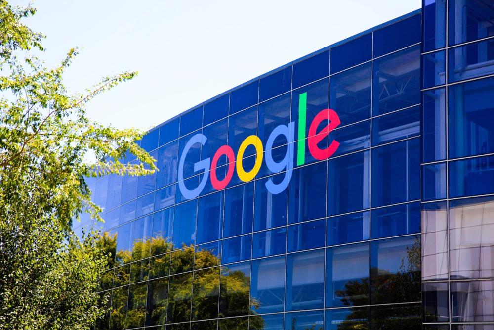 , Η μητρική της Google αναφέρει έσοδα $56,9 δισεκατομμύρια, αύξηση 23%