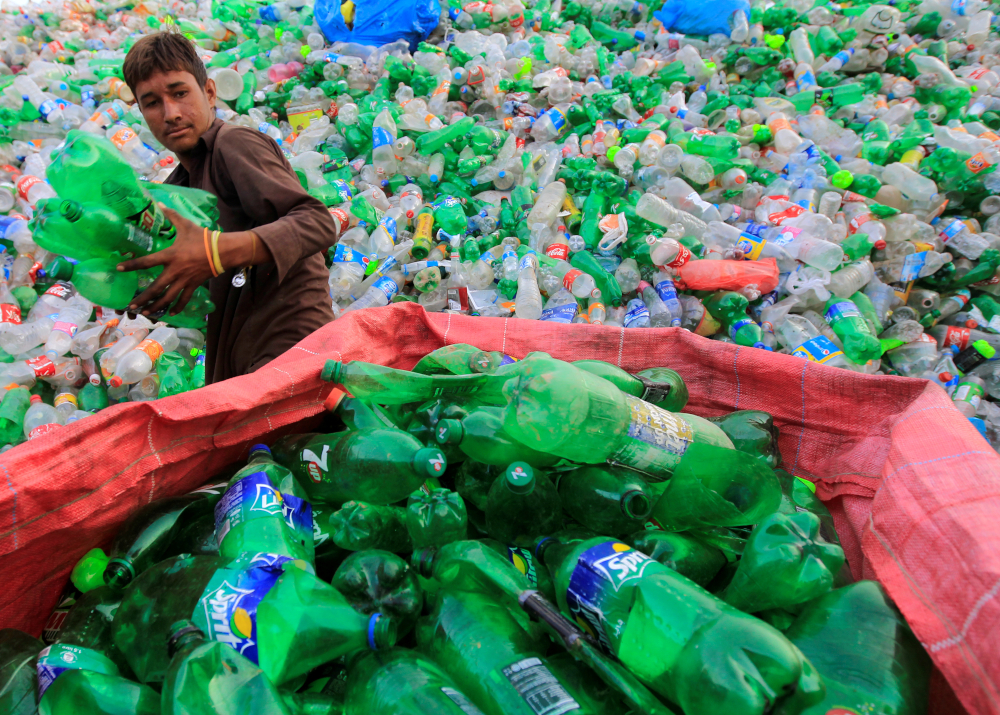 , 20 εταιρείες δημιουργούν το 55% των πλαστικών αποβλήτων