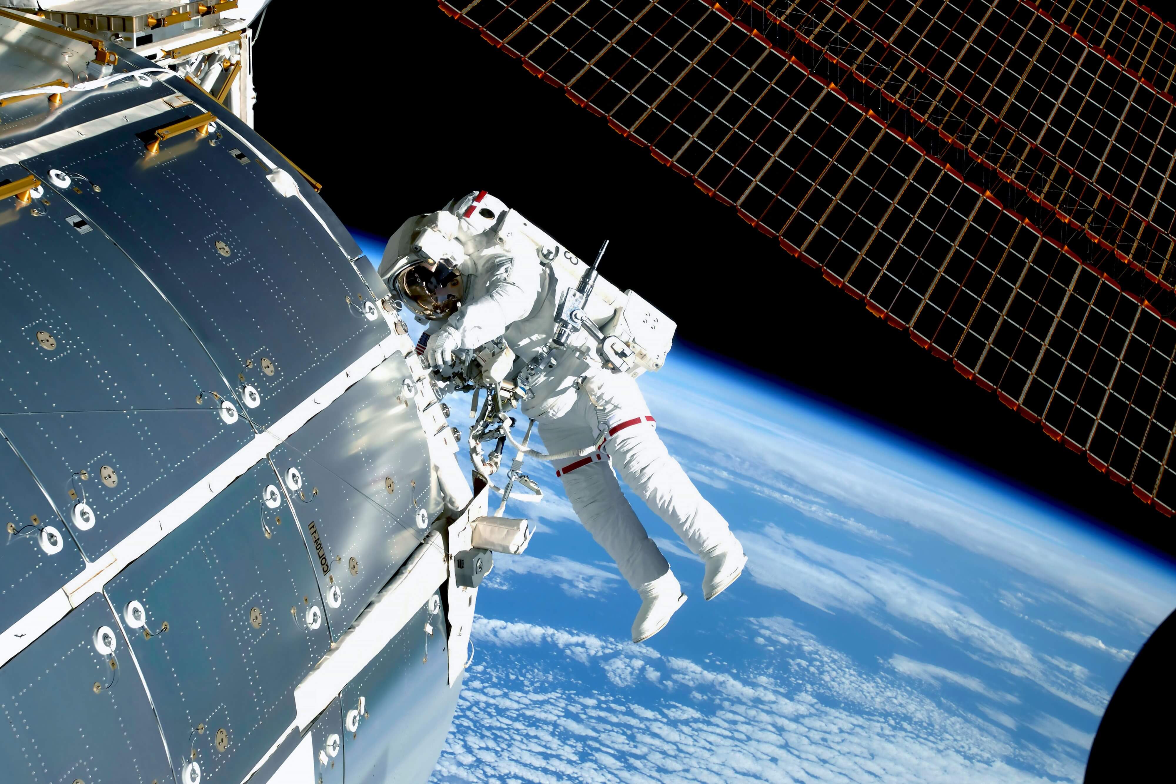 , Κινέζοι αστροναύτες κάνουν τον διαστημικό τους περίπατο